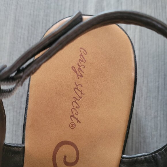 Easy Street Womens Sandals 11M Silver Open-Toe Perforated Design Adjustable Stra - Picture 3 of 6